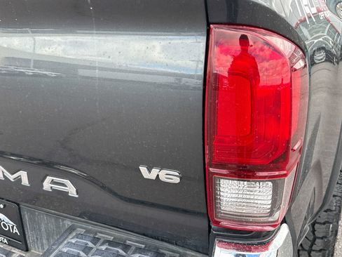 Used 2019 Toyota Tacoma TRD Off-Road image 19