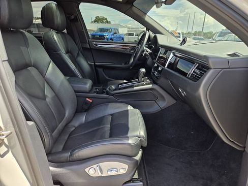 Used 2024 Porsche Macan AWD/4WD image 19