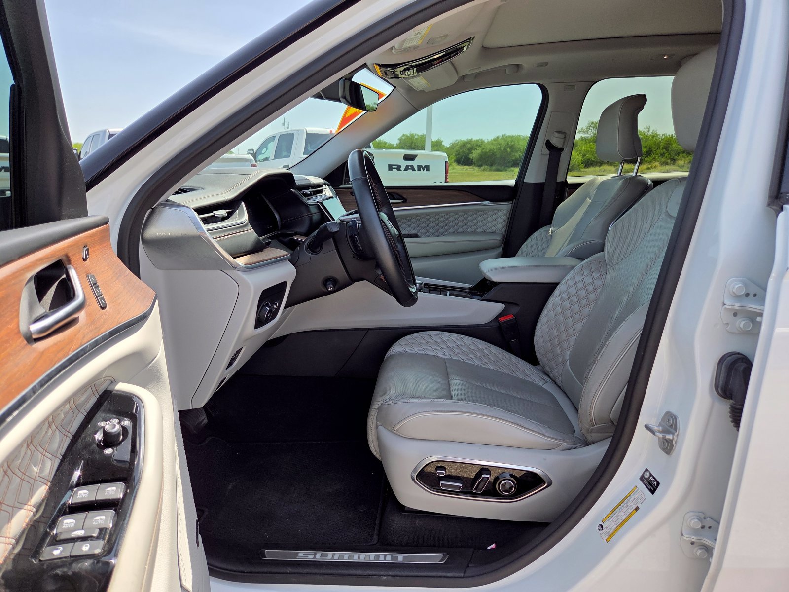 Used 2022 Jeep Grand Cherokee Summit RWD image 13