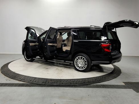 Used 2023 Ford Expedition Max Limited image 13