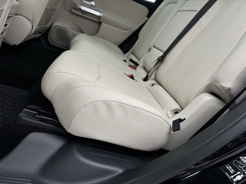 Used 2023 Mercedes-Benz GLB 250 4MATIC image 11