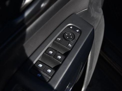 New 2025 Nissan Pathfinder SV image 9