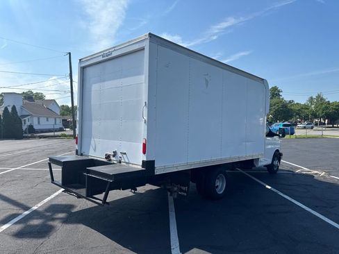 Used 2017 Chevrolet Express 3500 RWD image 3
