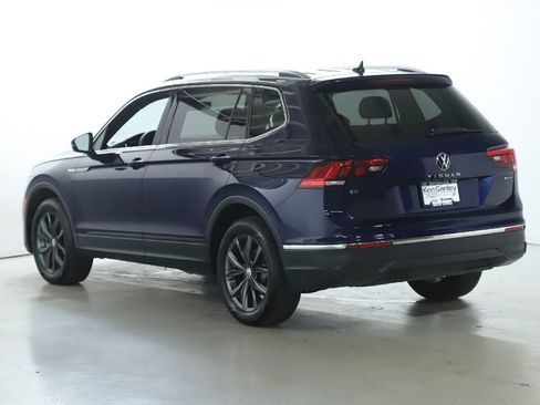 Used 2022 Volkswagen Tiguan SE w/ Panoramic Sunroof Package image 41