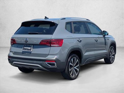 Used 2024 Volkswagen Taos SE FWD image 5