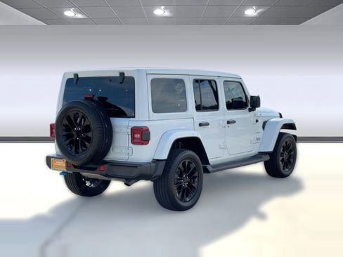 Used 2023 Jeep Wrangler Sahara w/ Cold Weather Group image 9
