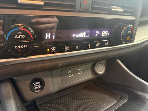 Used 2025 Nissan Rogue SV image 23