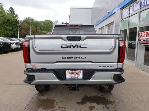 New 2026 GMC Sierra 3500 Denali Ultimate w/ LPO, Black Badging Package AWD/4WD image 9