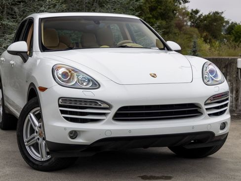 Used 2014 Porsche Cayenne Diesel AWD/4WD image 9