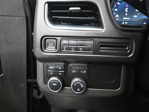 Used 2022 Chevrolet Tahoe Z71 w/ Luxury Package AWD/4WD image 13