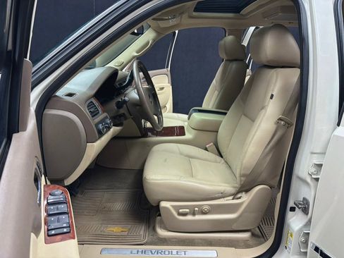 Used 2012 Chevrolet Avalanche LTZ AWD/4WD image 26