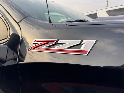 Used 2021 Chevrolet Silverado 1500 LT Trail Boss w/ Convenience Package II image 3