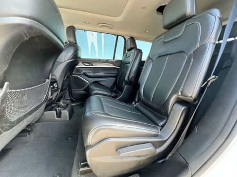 Used 2022 Jeep Grand Cherokee L Limited w/ Luxury Tech Group II AWD/4WD image 19