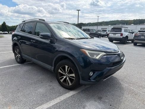Used 2017 Toyota RAV4 XLE w/ All Weather Liner Package AWD/4WD image 3