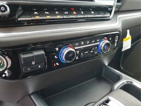 Used 2025 GMC Sierra 1500 SLT w/ SLT Premium Package image 23