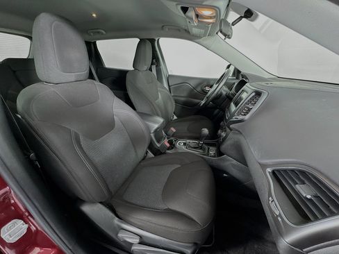 Used 2019 Jeep Cherokee Latitude w/ Cold Weather Group image 27