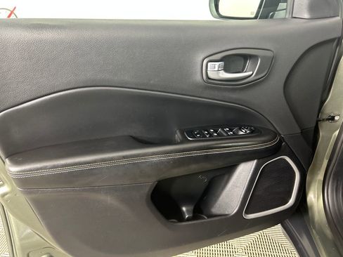 Used 2018 Jeep Compass Latitude w/ Popular Equipment Group image 11