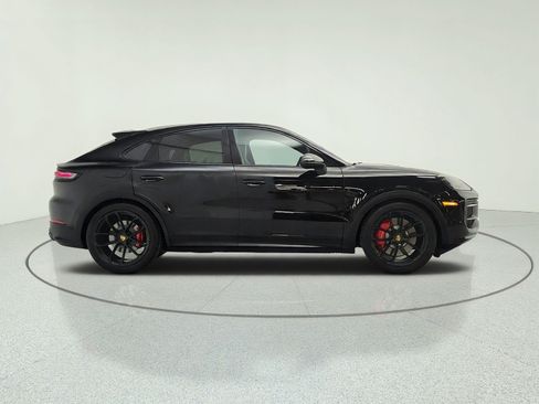 Used 2024 Porsche Cayenne S AWD/4WD image 4