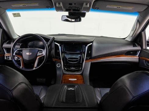 Used 2019 Cadillac Escalade Luxury image 14