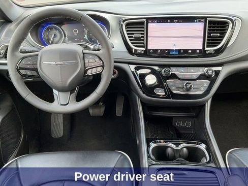 Used 2025 Chrysler Pacifica Limited image 15
