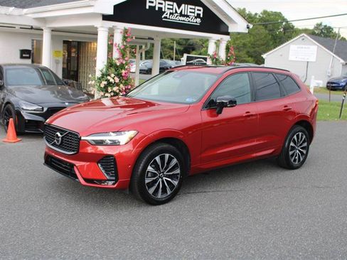 Used 2024 Volvo XC60 B5 Plus w/ Climate Package AWD/4WD image 4