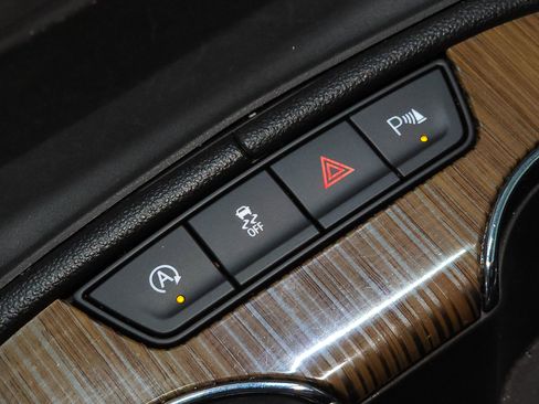 Used 2020 GMC Acadia SLE image 32