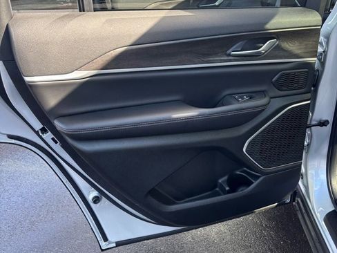 New 2026 Jeep Grand Cherokee L Limited image 21