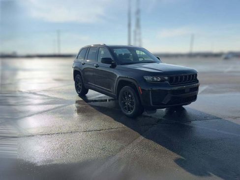 New 2026 Jeep Grand Cherokee Altitude image 16
