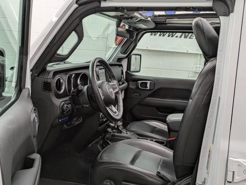 Used 2022 Jeep Wrangler Unlimited Sahara w/ Cold Weather Group image 3