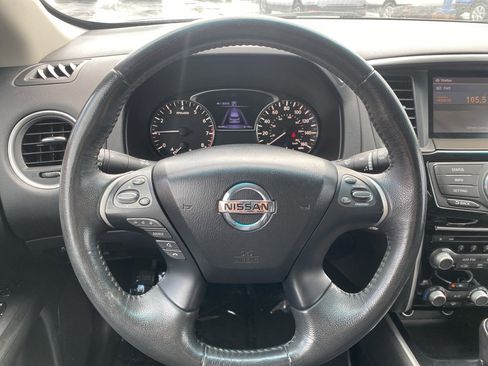 Used 2016 Nissan Pathfinder SV image 10