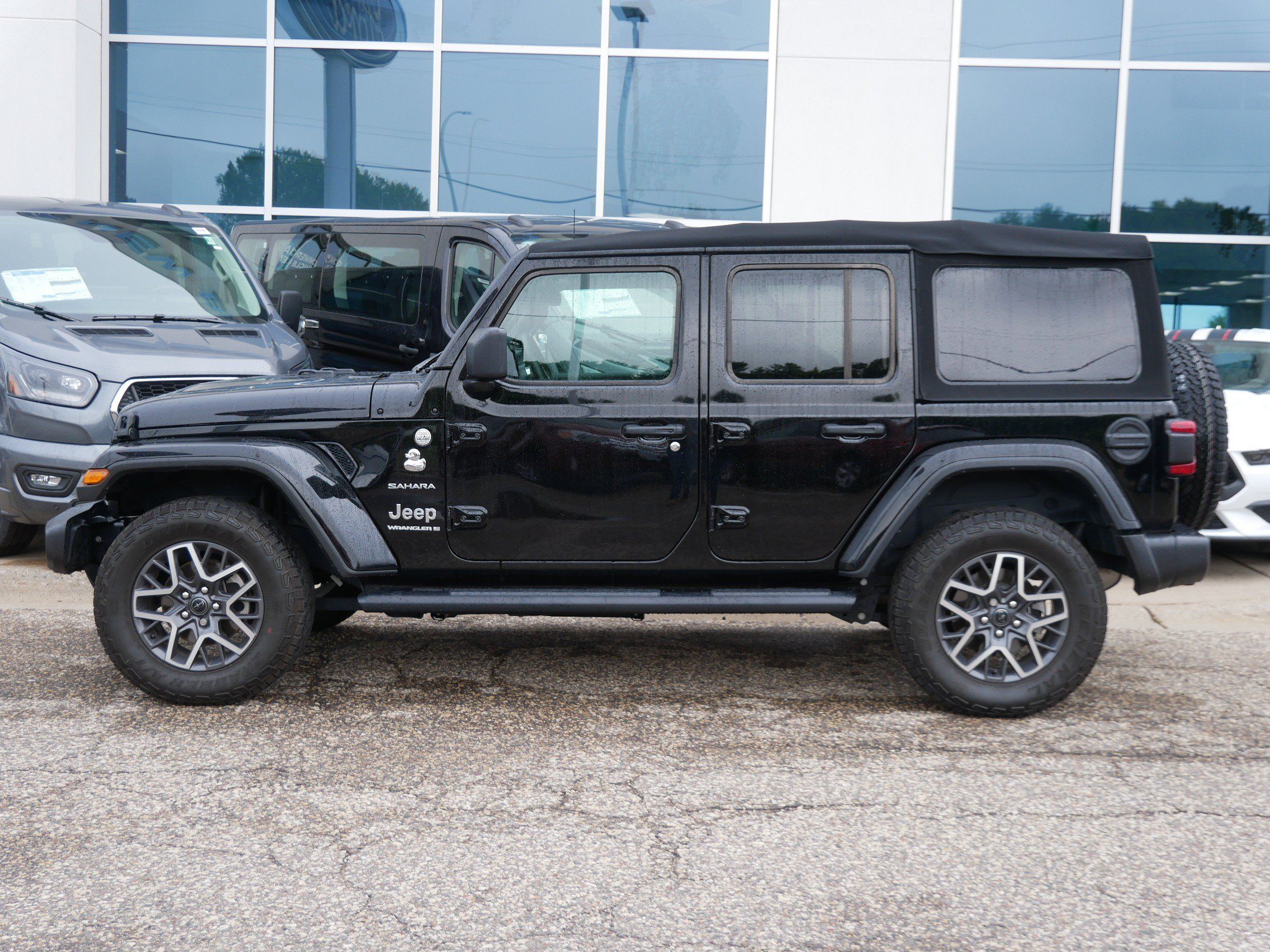 Used 2024 Jeep Wrangler Unlimited Sahara AWD/4WD image 26