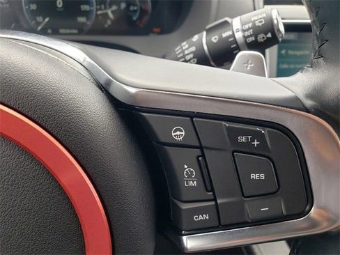 Used 2018 Jaguar F-PACE R-Sport image 33