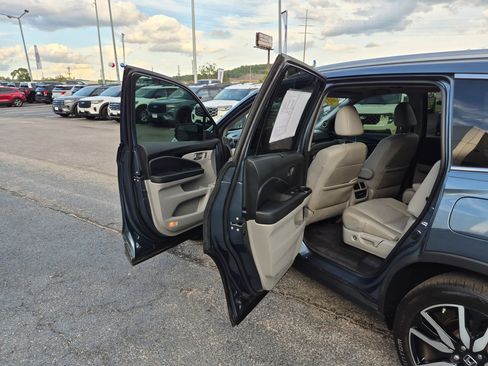 Used 2022 Honda Pilot Touring image 14