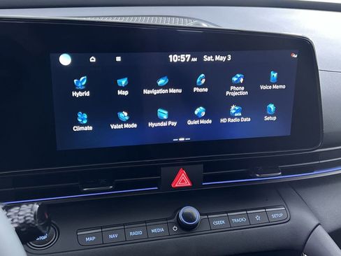 Used 2025 Hyundai Elantra SEL image 18