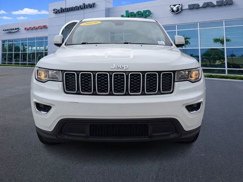 Used 2019 Jeep Grand Cherokee Laredo image 2