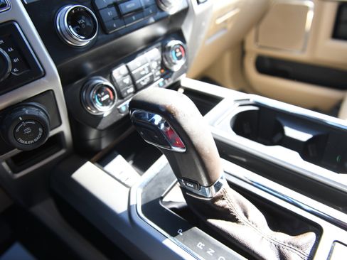 Used 2020 Ford F150 Lariat w/ Equipment Group 502A Luxury AWD/4WD image 15