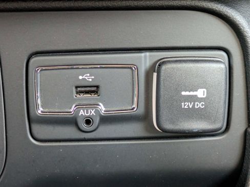 Used 2017 Jeep Renegade Latitude image 27