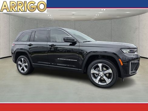 New 2026 Jeep Grand Cherokee Limited RWD image 1