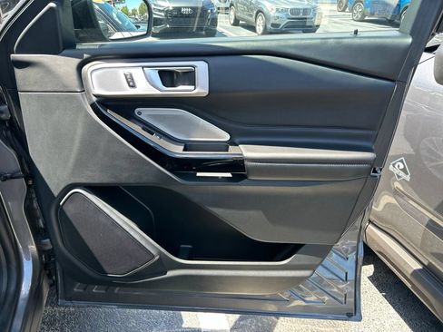 Used 2023 Ford Explorer Platinum w/ Technology Package AWD/4WD image 42