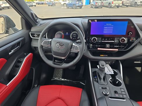 New 2025 Toyota Highlander XSE image 24