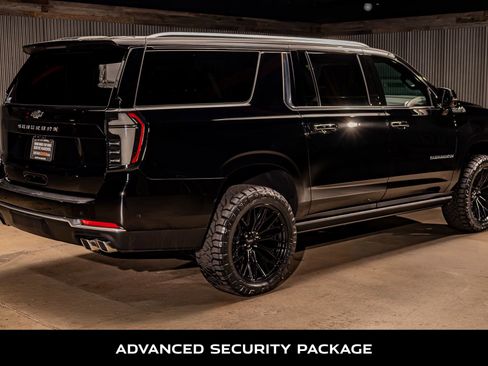 Used 2025 Chevrolet Suburban High Country image 10