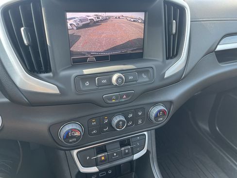 Used 2024 GMC Terrain SLE w/ Driver Convenience Package FWD image 15