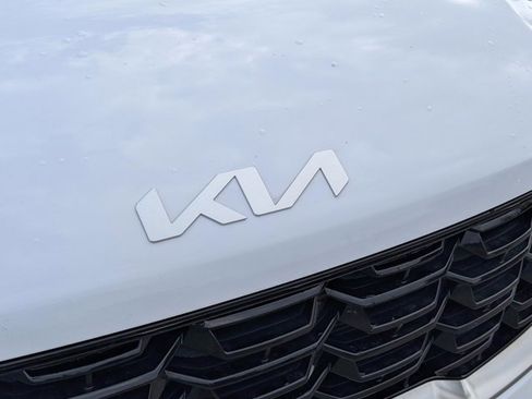 Used 2024 Kia Sorento S w/ Panoramic Sunroof Package image 5
