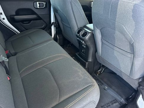 Used 2024 Jeep Wrangler Unlimited Sahara AWD/4WD image 19