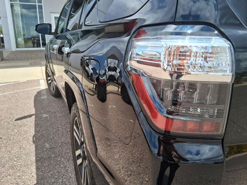 Used 2020 Toyota 4Runner Limited AWD/4WD image 11