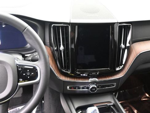 Used 2024 Volvo XC60 B5 Ultimate AWD/4WD image 13