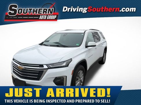 Used 2022 Chevrolet Traverse LT image 1