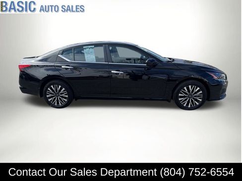 Used 2024 Nissan Altima 2.5 SV w/ SV Premium Package image 6