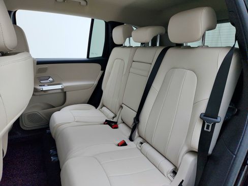 New 2026 Mercedes-Benz GLB 250 image 18