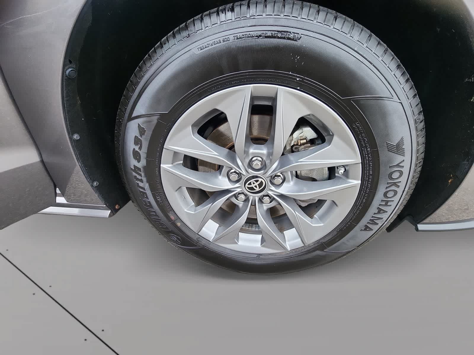 Used 2022 Toyota Sienna XLE AWD/4WD image 19